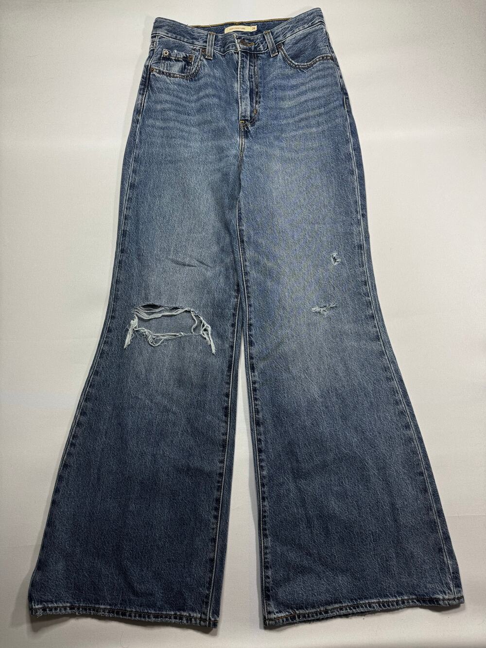 Levi's Women's High Loose‎ Flare Leg Blue  Jeans -Size 26x32 (26x31.5)*